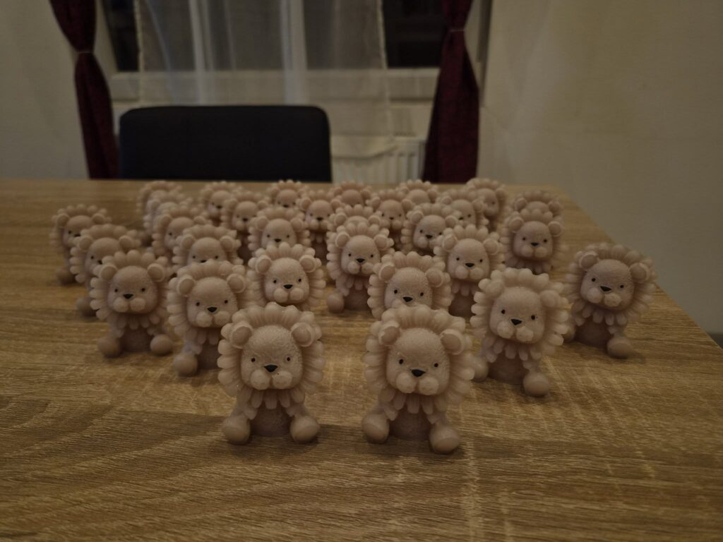Poklon figurice u nježnim tonovima – HANČI